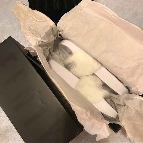 AUTHENTIC FENTY X PUMA SLIDES - Picture 6 of 8